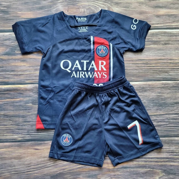 PSG Mbappe 7 kid's soccer Jersey and shorts - Picture 2 of 2